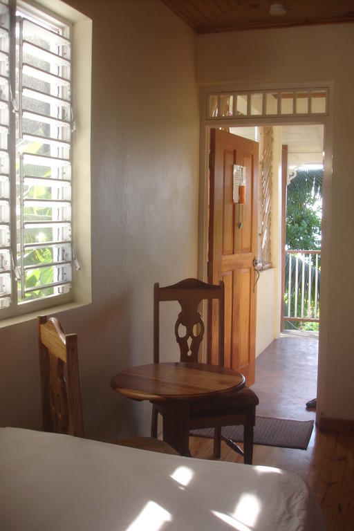 Finjam Cottage Порт Антонио Стая снимка